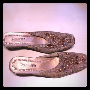 John Fashion Flats. Size 8.
